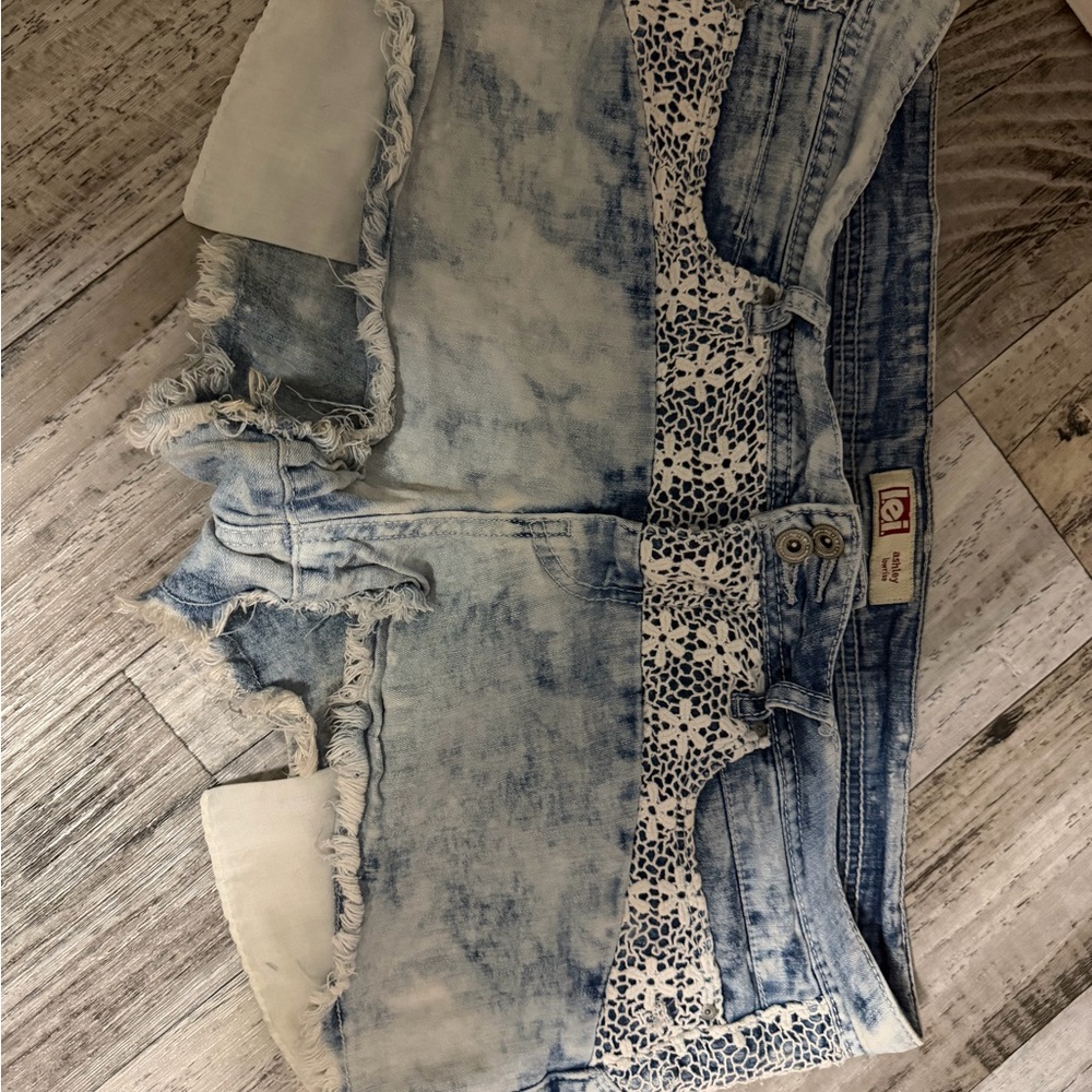 LEI Light Blue Distressed Women's Jeans
